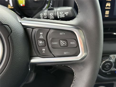 Used 2025 Jeep Wrangler Unlimited Sahara AWD/4WD image 25