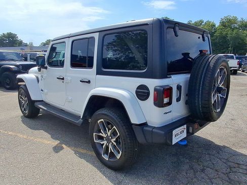 Used 2024 Jeep Wrangler Unlimited w/ Convenience Group AWD/4WD image 28