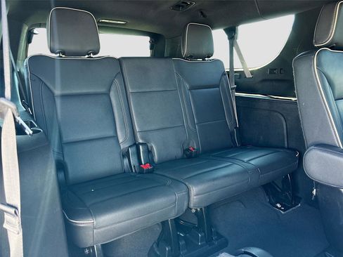 Used 2023 Chevrolet Suburban Premier image 32