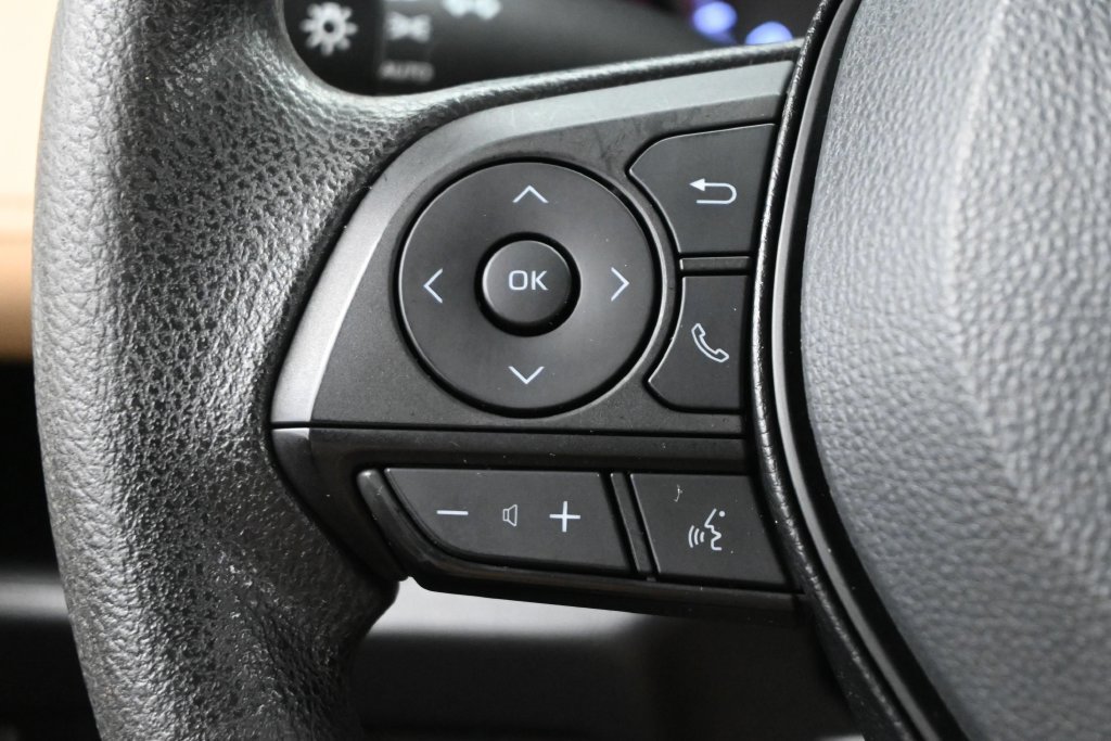 Used 2022 Toyota RAV4 XLE w/ Convenience Package FWD image 6