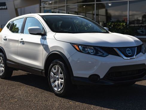 Used 2018 Nissan Rogue Sport S image 6