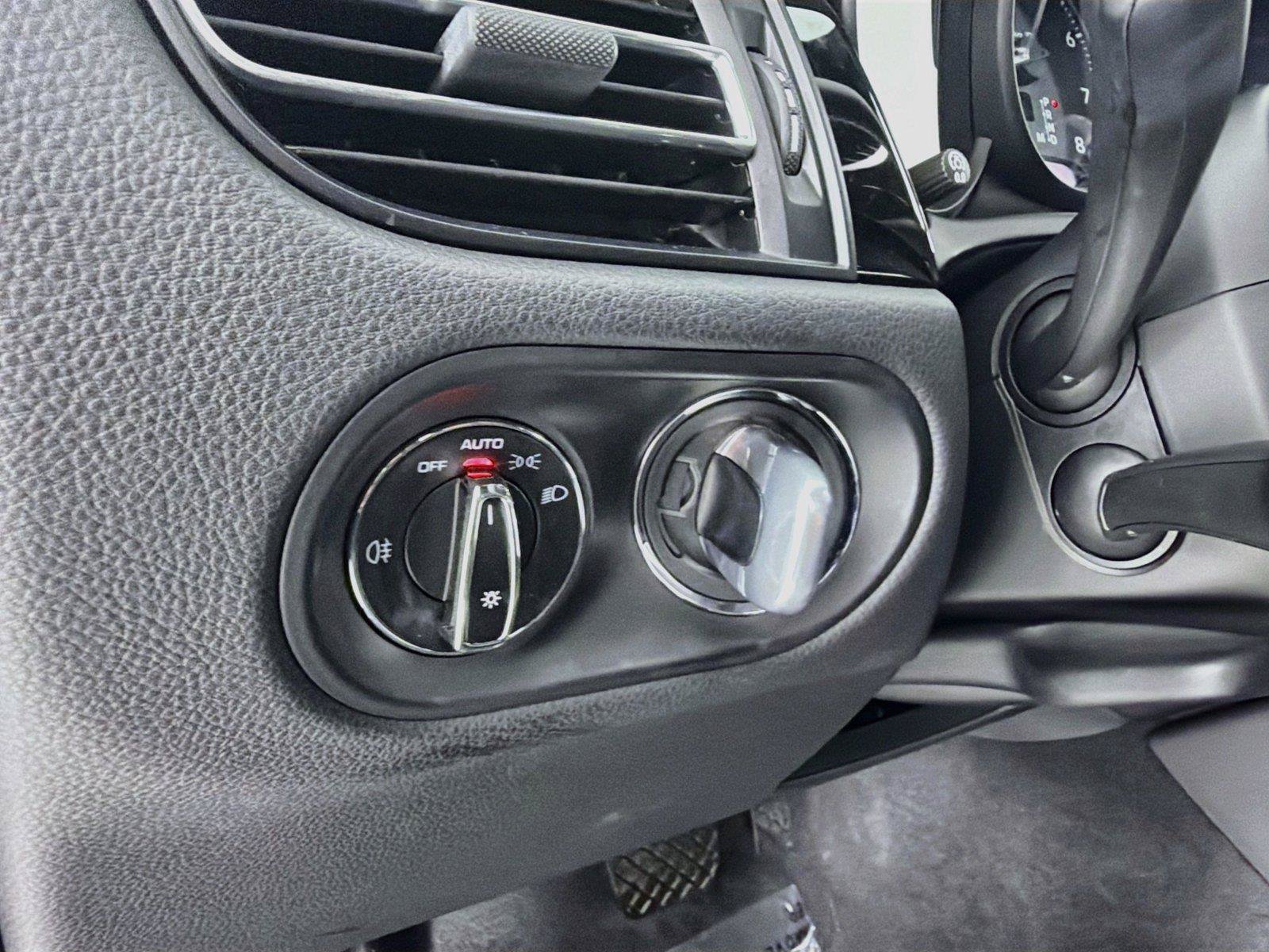 Used 2024 Porsche Macan AWD/4WD image 10