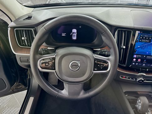 Used 2023 Volvo XC60 B5 Plus AWD/4WD image 15