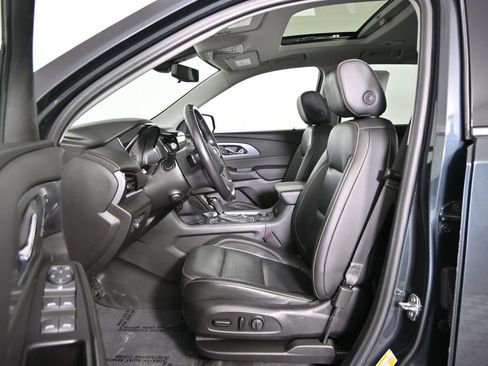 Used 2019 Chevrolet Traverse Premier w/ LPO, Blackout Package AWD/4WD image 22
