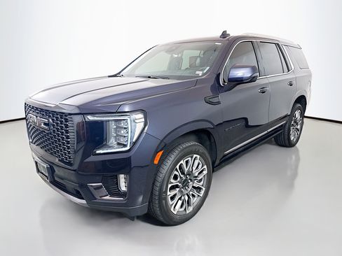 Used 2023 GMC Yukon Denali Ultimate AWD/4WD image 3