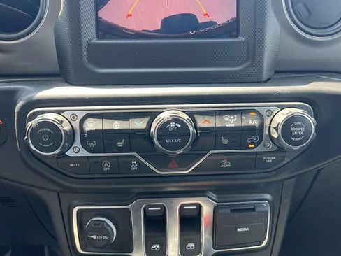 Used 2022 Jeep Wrangler Sport AWD/4WD image 31