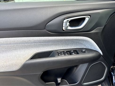 Certified 2024 Jeep Compass Latitude image 12