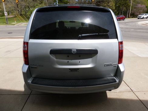 Used 2010 Dodge Grand Caravan SE w/ Climate Group FWD image 8