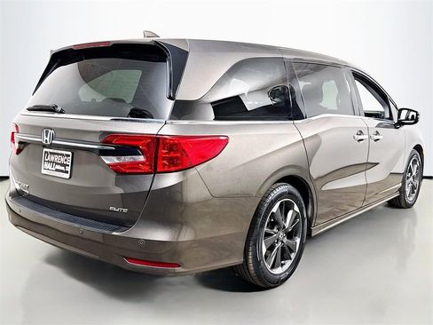 Used 2023 Honda Odyssey Elite image 4