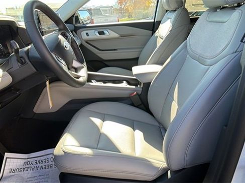 New 2026 Ford Explorer Active image 9