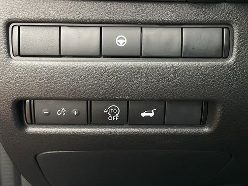 Used 2025 Nissan Rogue SV image 26