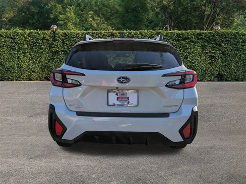 Used 2024 Subaru Crosstrek 2.0i Premium image 5