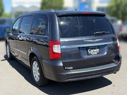 Used 2014 Chrysler Town & Country Touring FWD image 13