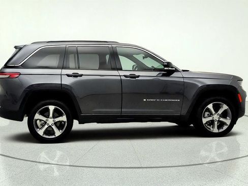Used 2025 Jeep Grand Cherokee Limited AWD/4WD image 4