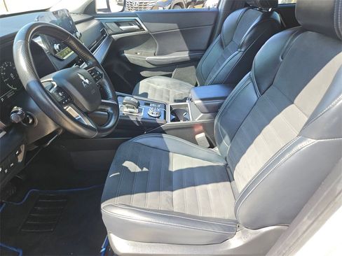 Used 2023 Mitsubishi Outlander SE image 14
