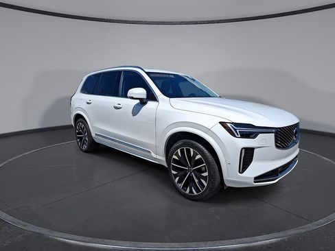 Certified 2025 Volvo XC90 B6 Plus AWD/4WD image 2