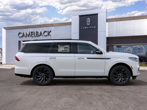 New 2027 Lincoln Navigator Reserve w/ Jet Appearance Package AWD/4WD image 29