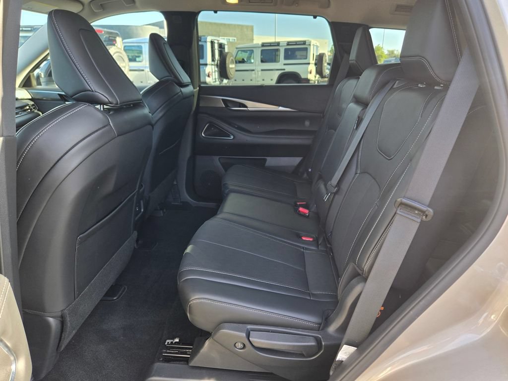 Certified 2026 INFINITI QX60 Luxe w/ Cargo Package AWD/4WD image 14