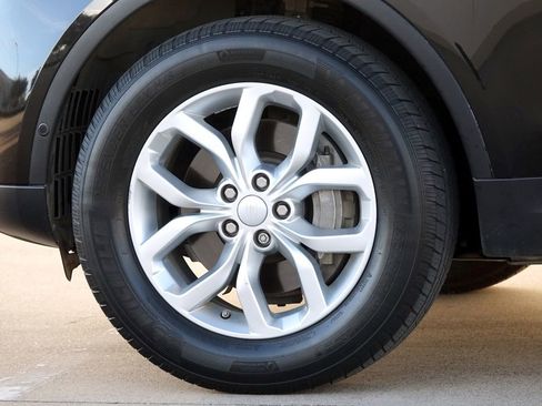 Used 2018 Land Rover Discovery SE image 26