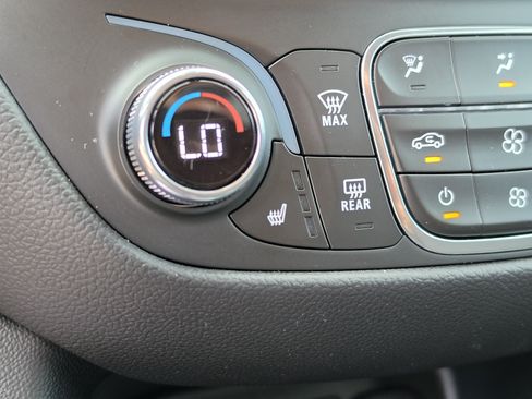 Used 2022 Chevrolet Equinox LT FWD image 32