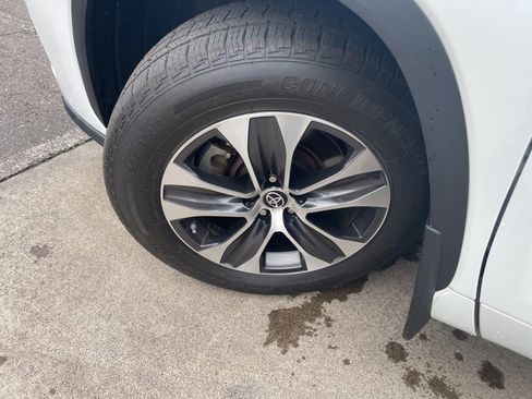 Used 2022 Toyota Highlander XLE image 59