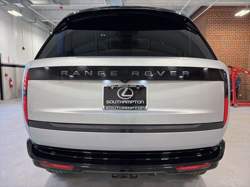 Used 2024 Land Rover Range Rover SE image 8