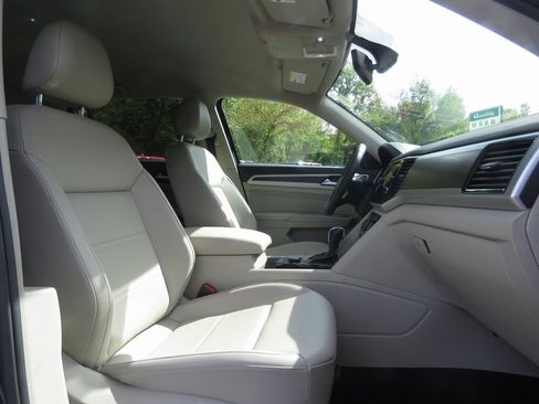 Used 2022 Volkswagen Atlas SE w/ Black Wheel Package image 14