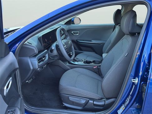 New 2025 Kia K4 LXS image 13