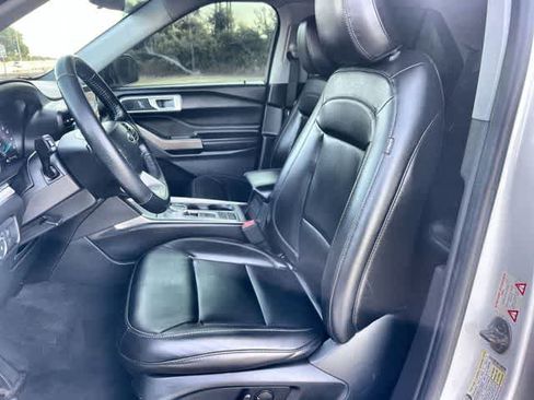 Used 2022 Ford Explorer XLT w/ Equipment Group 202A RWD image 11