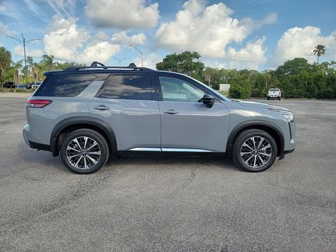 Used 2026 Nissan Pathfinder Platinum AWD/4WD image 4