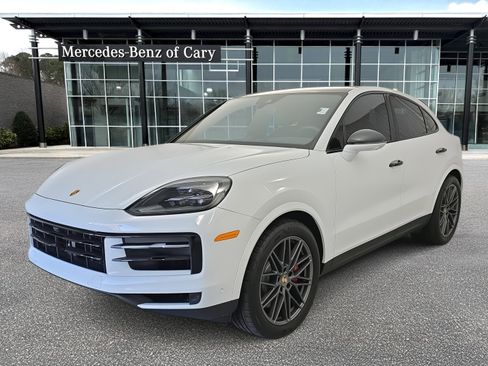 Used 2024 Porsche Cayenne S image 1