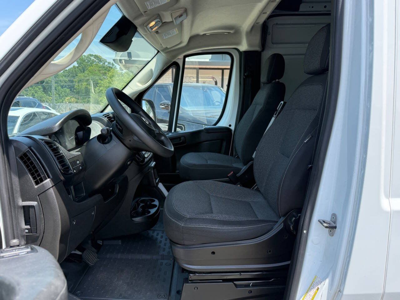 Used 2025 RAM ProMaster 2500 w/ Convenience Group FWD image 8