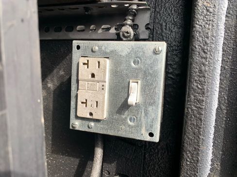 Used 2003 Ford F350 162 W.B. 4D image 34