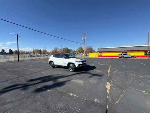 Used 2025 Jeep Compass Trailhawk image 14