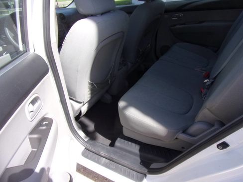 Used 2009 Kia Rondo LX FWD image 3