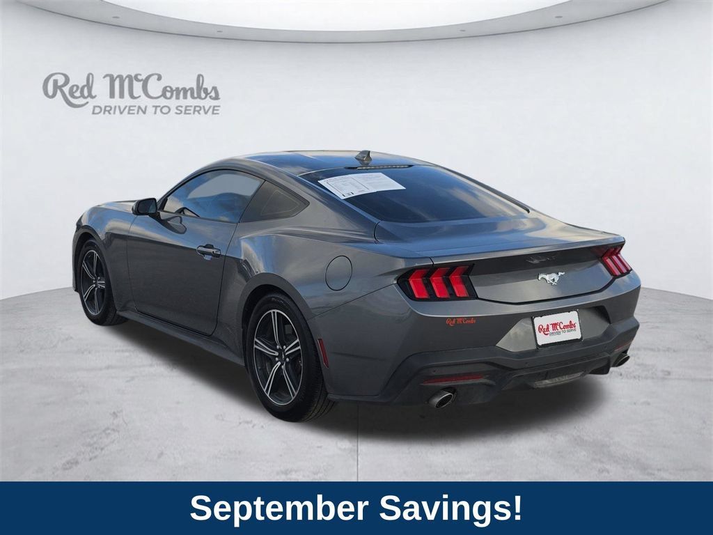 Used 2025 Ford Mustang Coupe RWD image 3