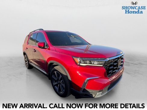 Used 2025 Honda Pilot Elite image 6