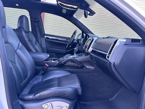 Used 2016 Porsche Cayenne AWD/4WD image 18