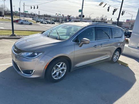 Used 2018 Chrysler Pacifica Touring-L Plus w/ Advanced Safetytec Group image 11