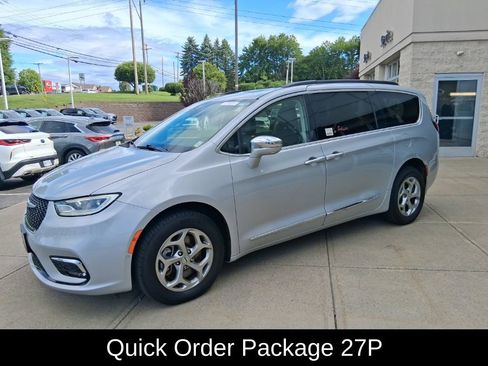 Used 2022 Chrysler Pacifica Limited AWD/4WD image 9