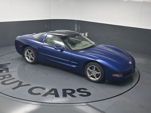 Used 2004 Chevrolet Corvette Coupe w/ Preferred Equipment Group RWD image 23