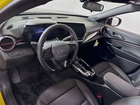 New 2025 Chevrolet Trax RS w/ Sunroof Package image 4