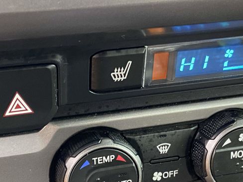 Used 2021 Toyota Tacoma Limited image 16