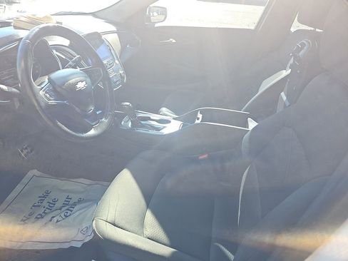 Used 2016 Chevrolet Malibu LT image 9