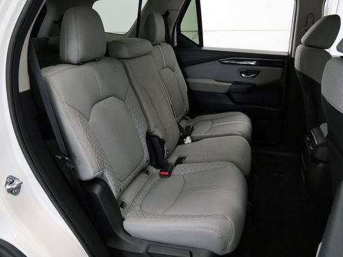Used 2023 Honda Pilot LX image 17