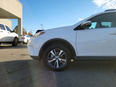 Used 2018 Toyota RAV4 XLE image 9