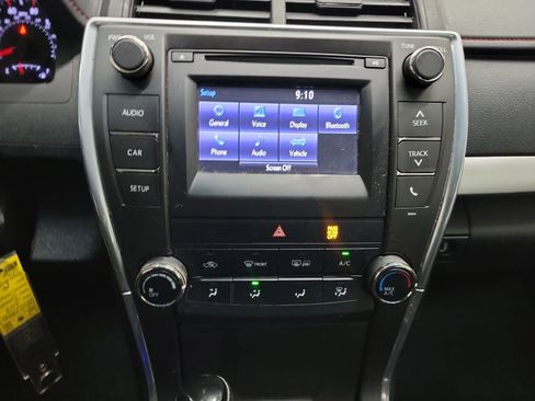 Used 2017 Toyota Camry SE image 21