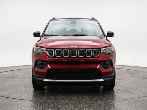 Used 2025 Jeep Compass Limited AWD/4WD image 2