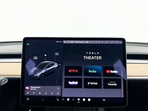 Used 2022 Tesla Model Y Long Range AWD/4WD image 6