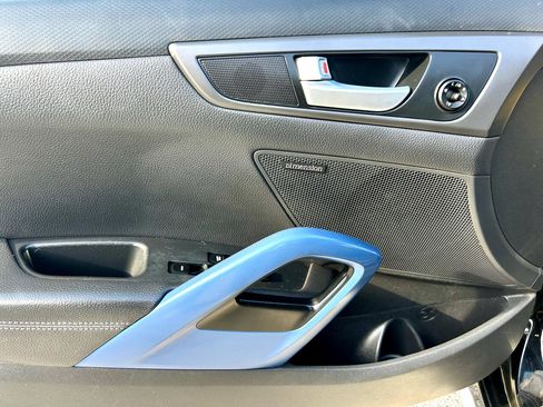 Used 2013 Hyundai Veloster Turbo w/ Ultimate Pkg image 8